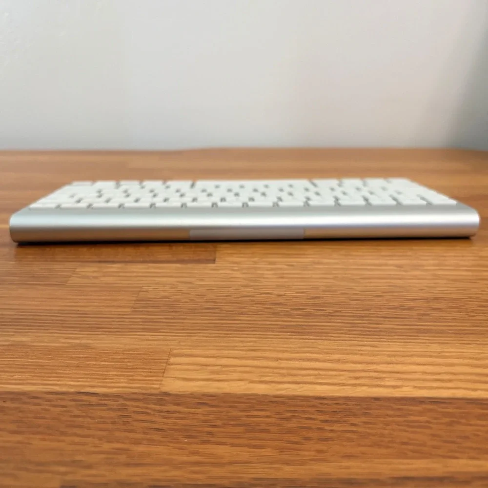 Apple Wireless Keyboard A1314 Bluetooth Aluminum Silver Tested & Works Good